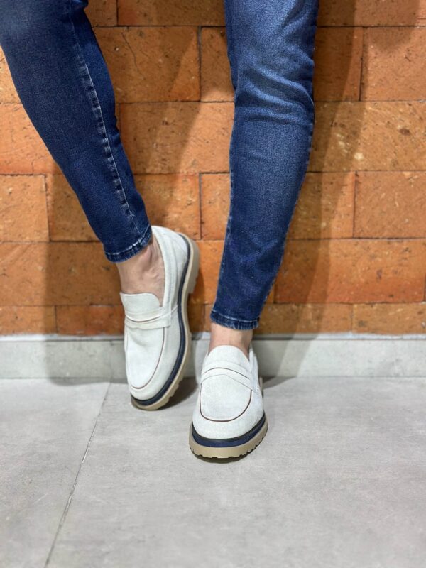 Loafer Camurça Off